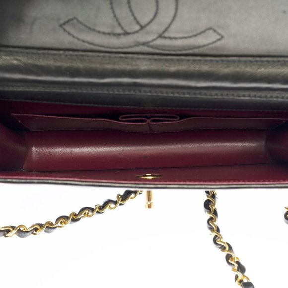 Chanel Classic flap shoulder bag in black quilted leather - Picture 7 of 12